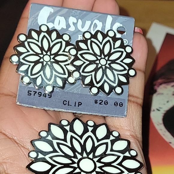 Vintage Unique Rare Trifari Brooch & Earrings - Picture 2 of 7